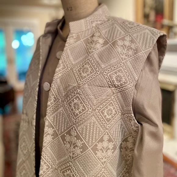 BRAND NEW NEVER WORN Indian/Pakistani Sherwani and Pant with Embroidered Jacket - Picture 5 of 8